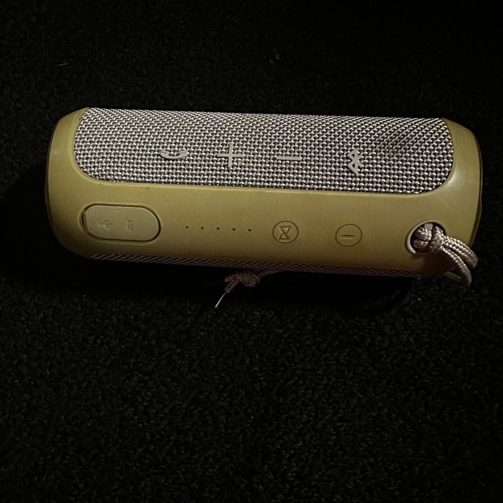 JBL Speaker - Picture 4 of 5